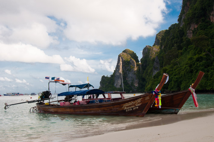 The infamous longtail boats used as water taxi and transportation for island hopping
