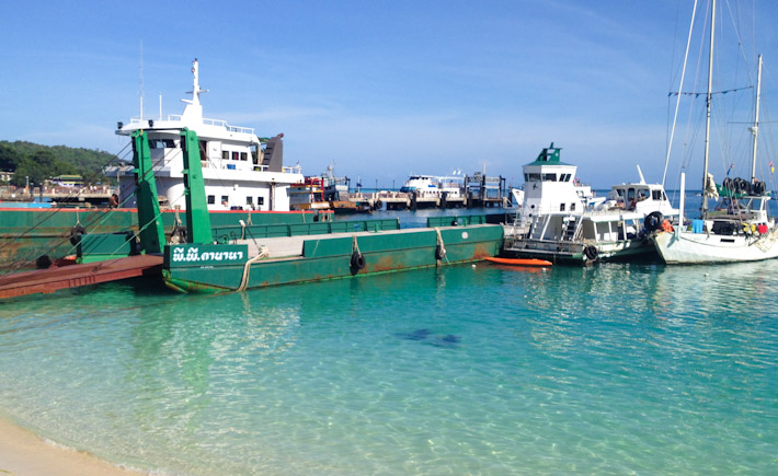 Boat of passengers and good arriving to Tonsai Bay