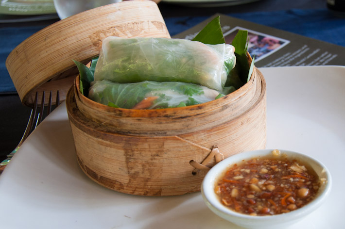 Fresh spring rolls: a healthier alternative than the fried ones, stuffed with grilled chicken, rice vermicelli, shredded carrots and a bunch of herbs. Dipped in sweet sauce with chunky peanuts.