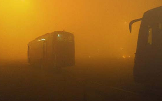Smog on the night of Diwali in Delhi (photo via indiatvnews.com)