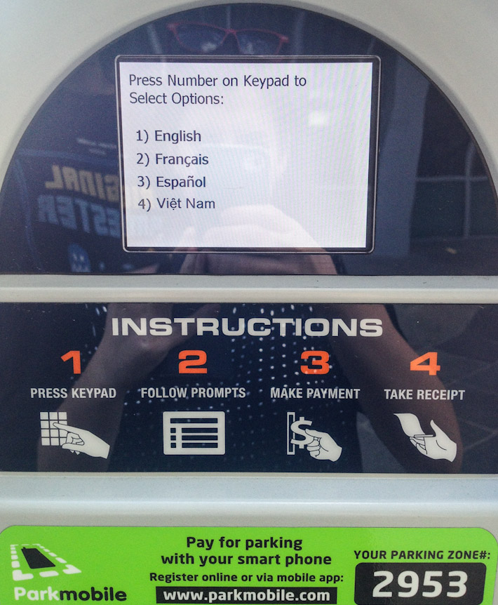 Paid parking machines in New Orleans' Canal Street, with Vietnamese as language option