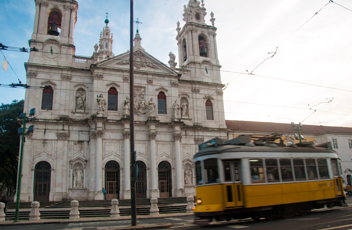 Basilica da Estrela & Tam 28 in Lisbon