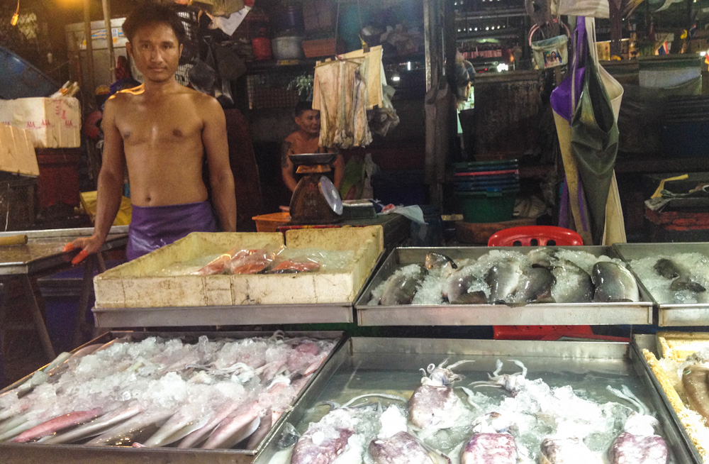 Fresh seafood stall in Khlong Toei Market