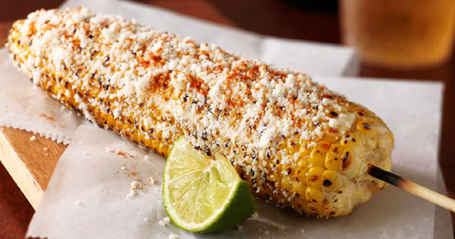 Elote in the streets of Mexico (phto by visitachihuahua.periodistas.mx)